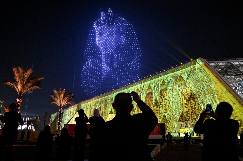 Egypt announces record number of tourists last year, more than expected in 2026