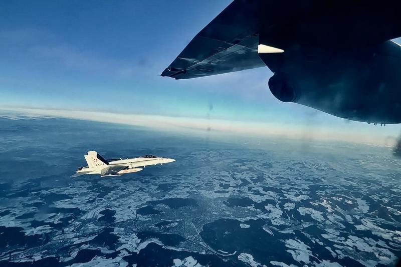 PHOTO Fighter jets escorted the aircraft with which Nicușor Dan returned from France: 