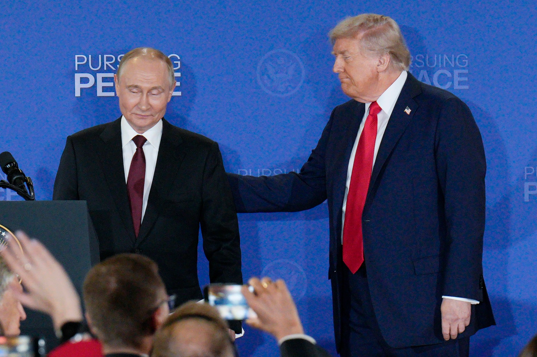 Vladimir Putin, president of Russia, and Donald Trump, president of the USA, after a work conference. Anchorage, August 15, 2025