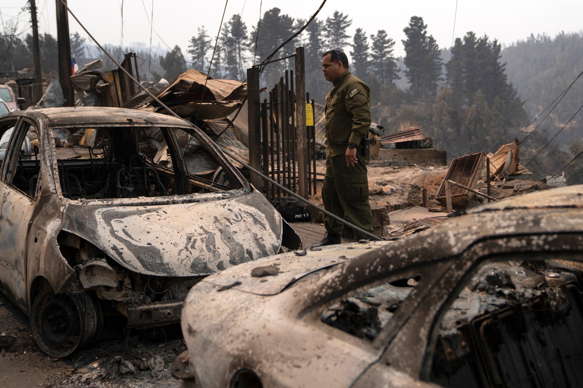 High temperatures and strong winds contribute to the rapid spread of fire