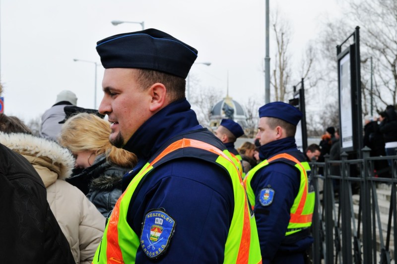 Bomb threats in Ukrainian to schools and institutions in Hungary. Similar warnings were also reported by the authorities in Kyiv