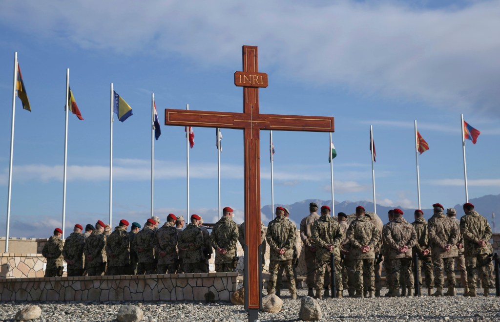 Illustrative image from a ceremony attended by several soldiers at a base in Afghanistan Photo: Profimedia
