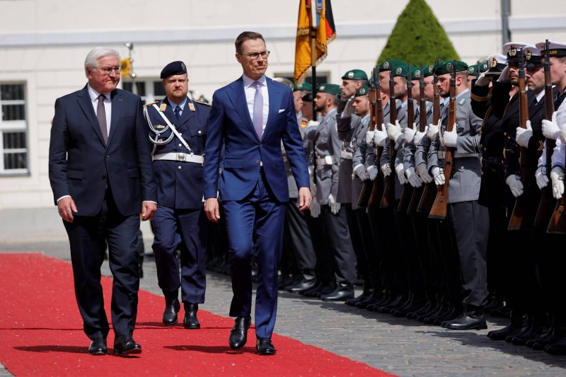 VIDEO The president of a NATO country that borders Russia says that Europe can defend itself without the Americans.