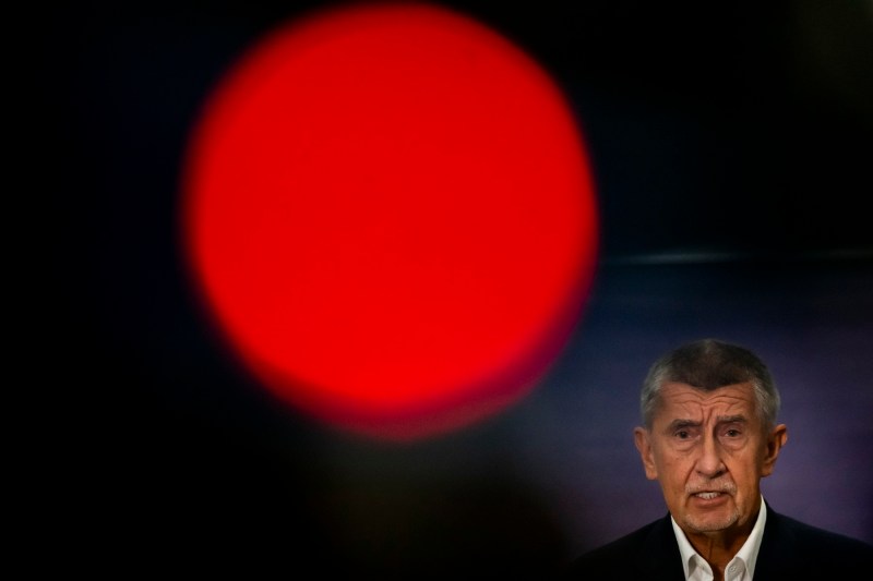 VIDEO The Prime Minister of the Czech Republic, mocked after he bought an expensive globe to see where Greenland is
