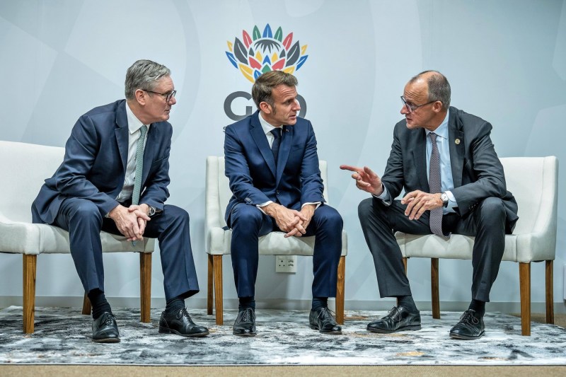 British Prime Minister Keir Starmer, French President Emmanuel Macron and German Chancellor Friedrich Merz at a G20 summit Photo: Profimedia