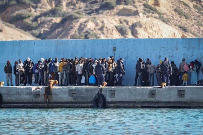 Greece wants to toughen penalties for illegal migration, with life imprisonment and immediate deportations. Dozens of NGOs criticize the project