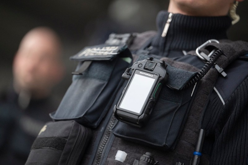 Local police officers may use video cameras in the exercise of their duties. The law was promulgated by President Nicușor Dan