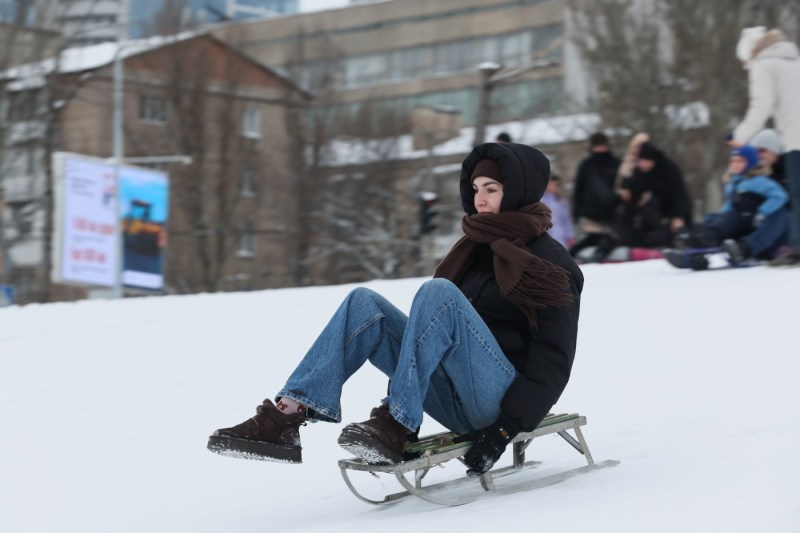Tragic accident with a sled tied to a car in Olt. A teenager has died after running into a bridgehead