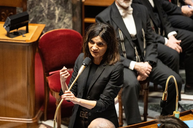 Paris criticizes the regime in Tehran, but says
