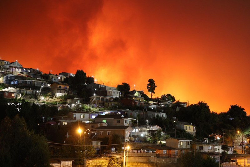 PHOTO State of catastrophe in Chile, following the devastating fires. Tens of thousands of people were evacuated