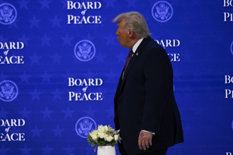 PHOTO Donald Trump appeared again, at Davos, with a bruise on his left hand. The White House's explanation: He hit the corner of the table