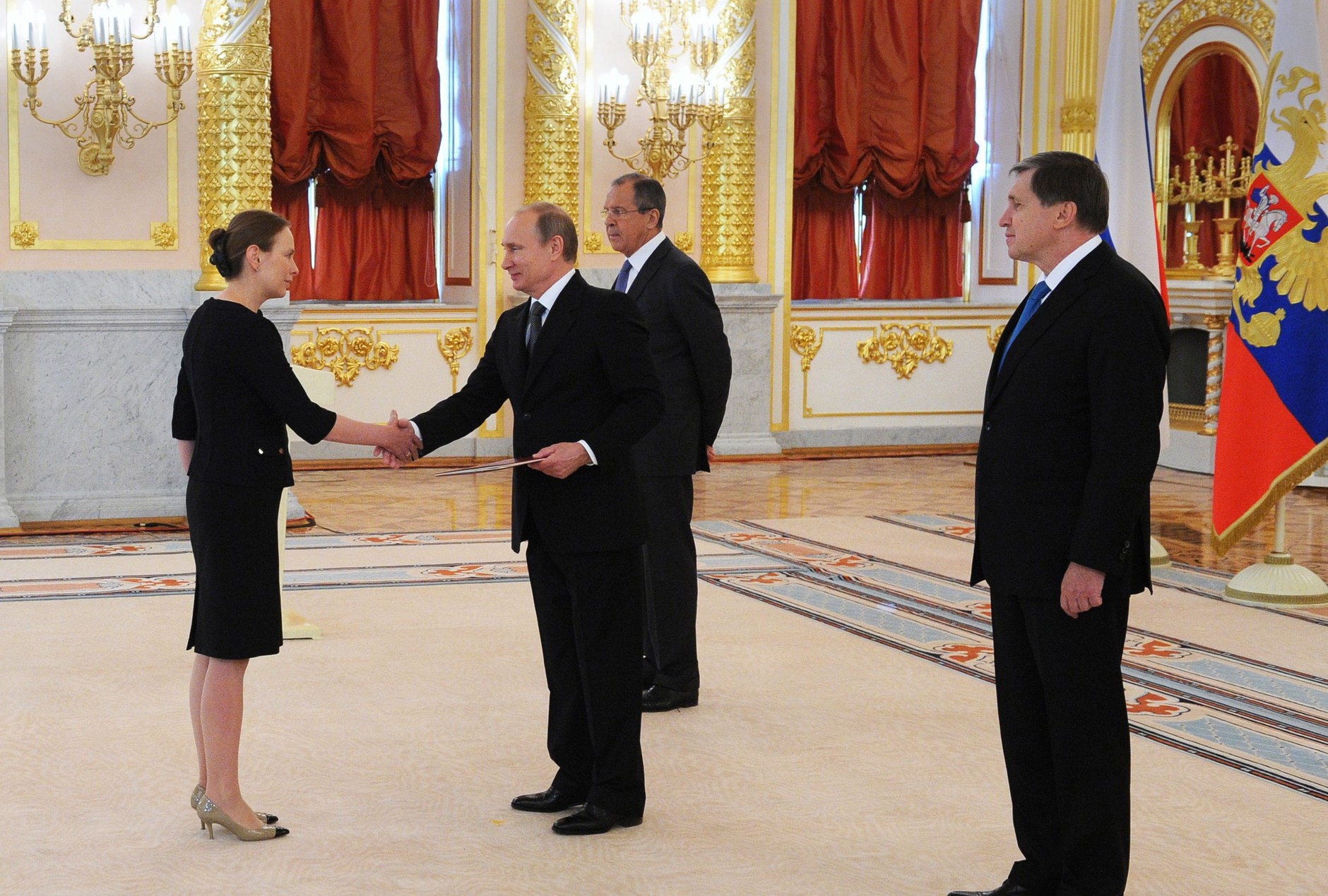 Katarzyna Pełczyńska-Nałęcz, ówczesna ambasadorka RP, podczas ceremonii wręczenia listów uwierzytelniających. Po prawej rosyjski prezydent Władimir Putin, minister spraw zagranicznych Siergiej Ławrow i prezydencki doradca Jurij Uszakow. Moskwa, 19 listopada 2014 r.