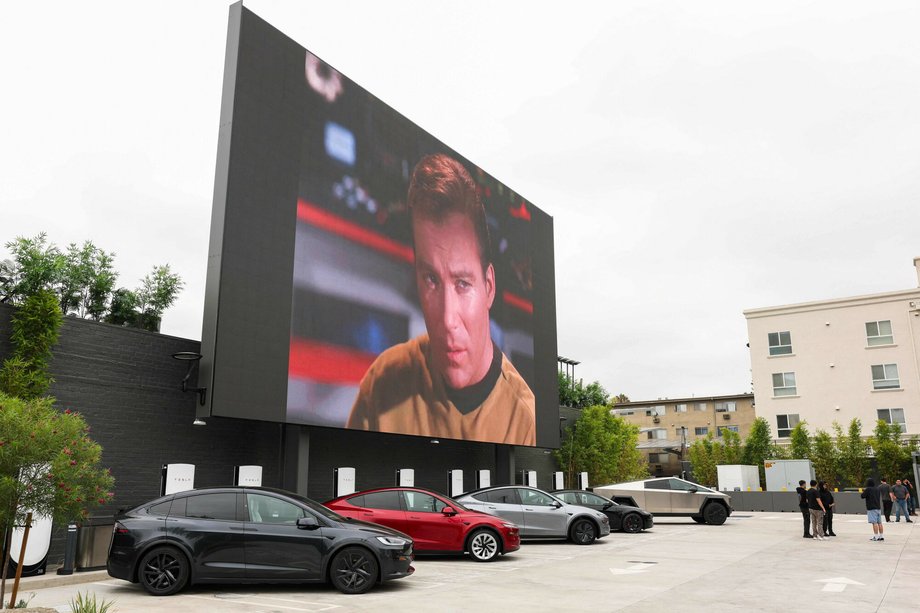 Shows were organized at the Tesla Diner "Star Trek" on giant screens