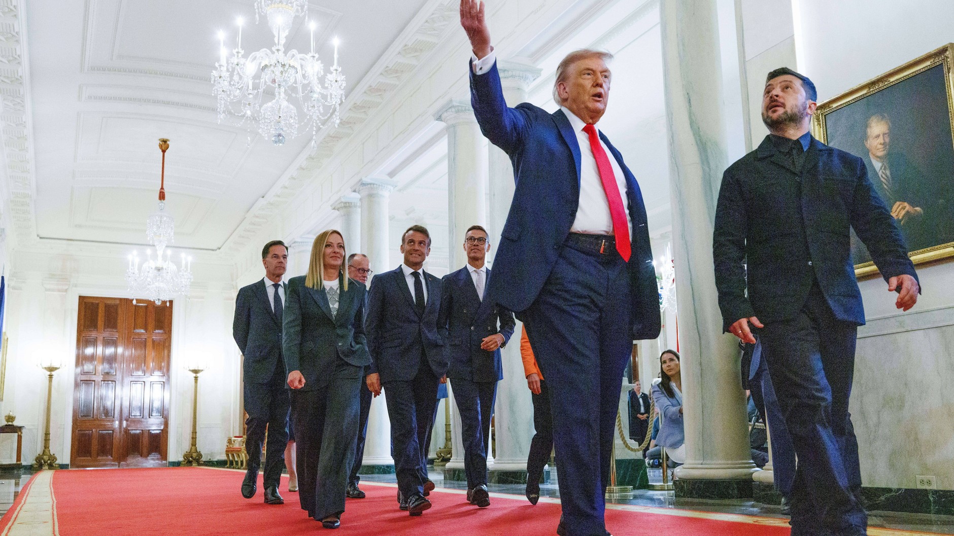 Donald Trump, President of the USA, and Volodymyr Zelensky, President of Ukraine, accompanied by European leaders. Washington, August 18, 2025