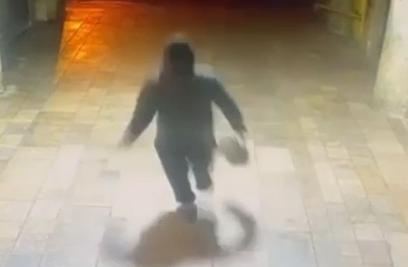 VIDEO Robbery of 3,000 lei in the capital. The suspect, who was filmed running away with the bag taken from a woman, was apprehended