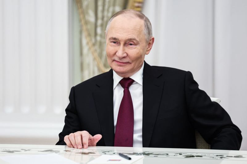 Russia announces record foreign orders for its weapons.