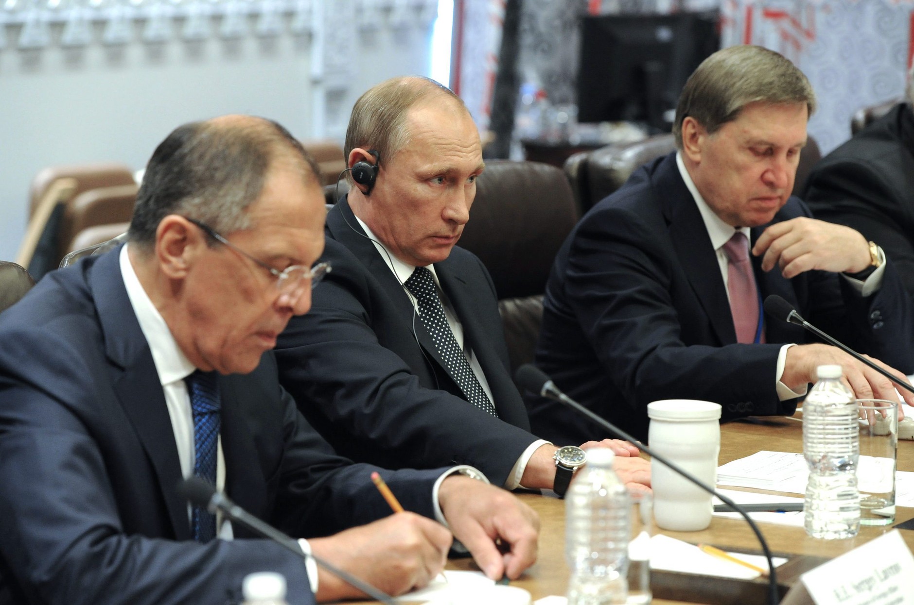 Siergiej Ławrow, Władimir Putin i Jurij Uszakow podczas spotkania z Amerykanami w siedzibie ONZ. Nowy Jorku, 28 września 2015 r.