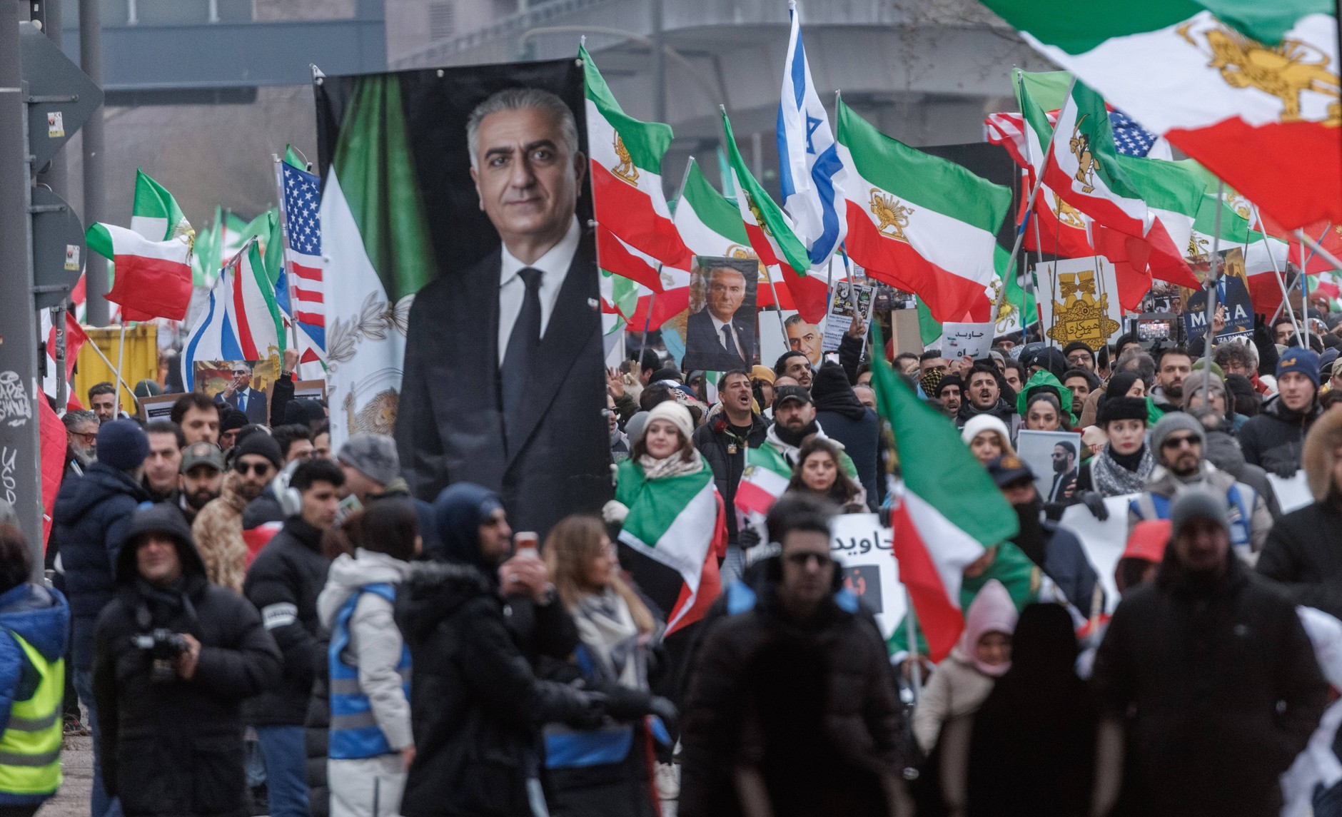 Protesters hold a photo of Reza Pahlavi, son of the former Shah of Iran. Hamburg, January 31, 2026
