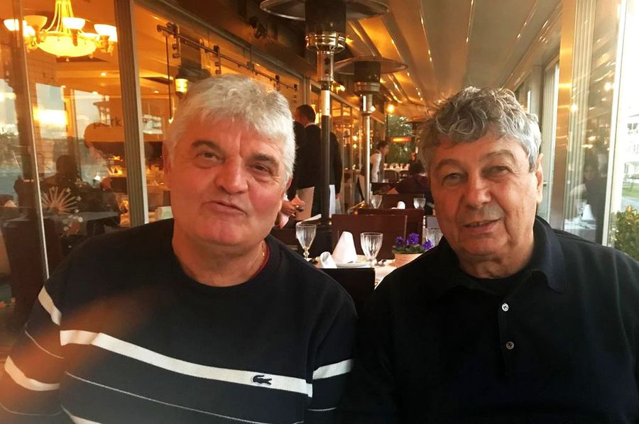 Dynamo fans gather for Mircea Lucescu: 