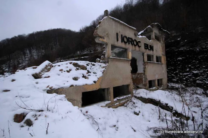 The former mine at Gurabarza remained only a ruin. Photo: Daniel Guță. TRUTH