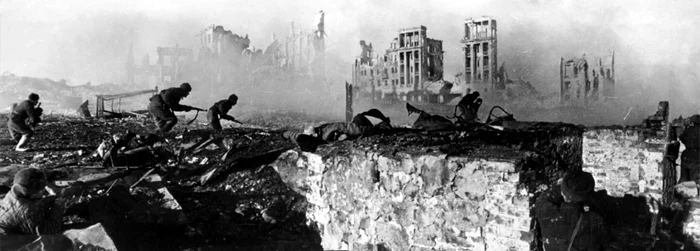 Soldații sovietici în bătălia de la Stalingrad FOTO wikipedia