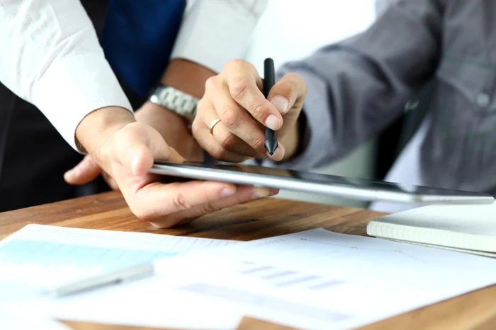 Electronic signature PHOTO: Shutterstock