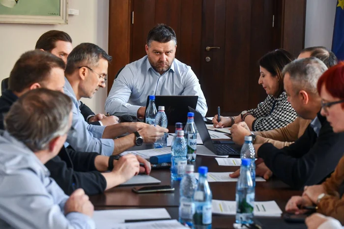 Ciprian Ciucu, meeting with the heads of the subordinate transport company PHOTO: Facebook