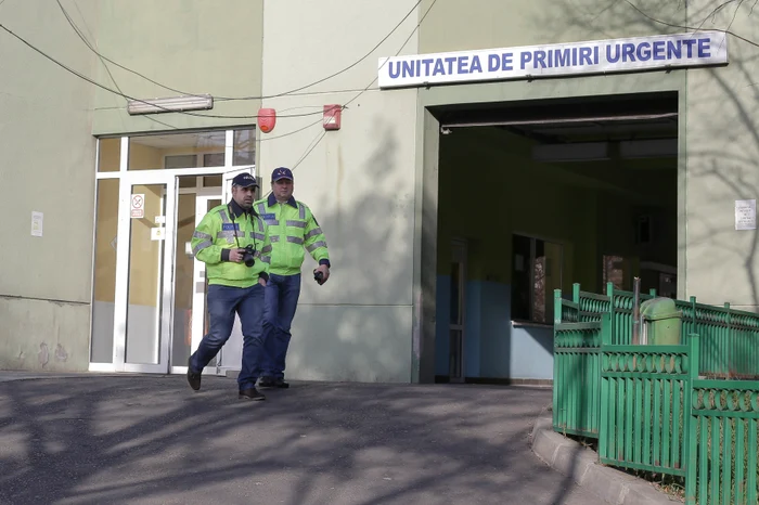 Hospital searches. PHOTO: Inquam Photos / Octav Ganea
