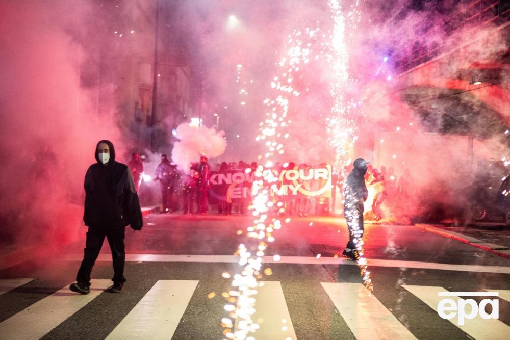 Throwing fireworks and clashes with police. Mass protests against the Olympic Games took place in Milan. Photo 5