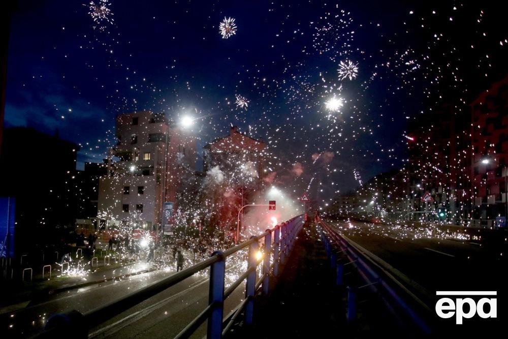 Throwing fireworks and clashes with police. Mass protests against the Olympic Games took place in Milan. Photo 6
