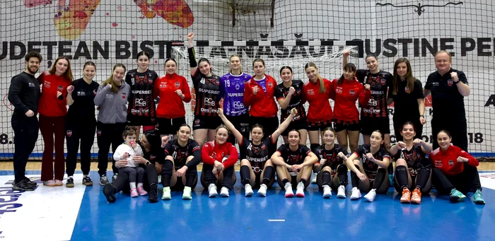 Bistritencele, in the group picture after the success with Debrecen. Gloria's Facebook photo