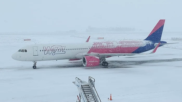 Airplanes stuck on the ground due to snow PHOTO: Archive