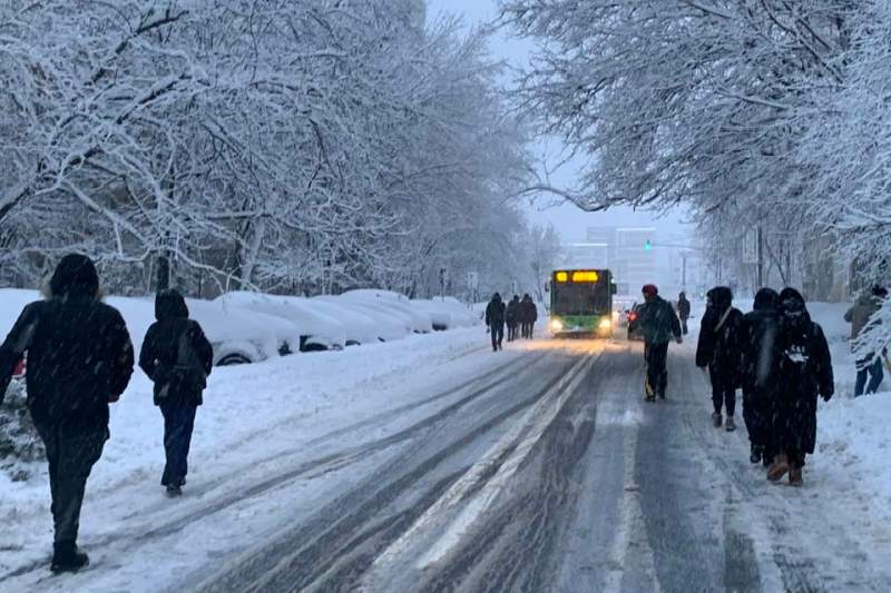 This is what a road in Bucharest looked like this morning, after last night's blizzard | Photo: Facebook - Union of Transporters from Bucharest