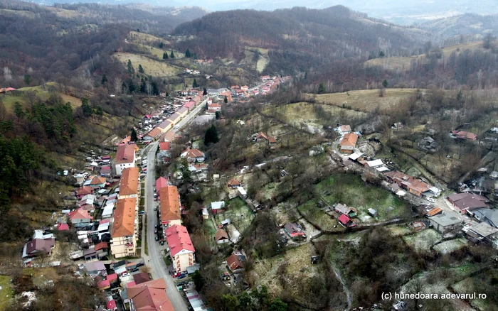 The city of Aninoasa. Photo: Daniel Guță. TRUTH