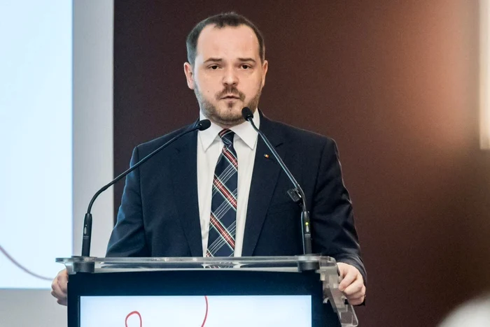 The minister condemns aggressive behavior towards doctors. PHOTO: Facebook/Alexandru Rogobete