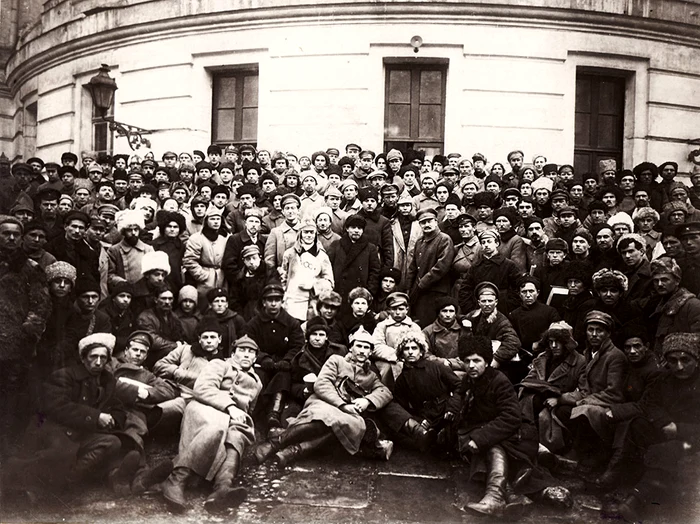 Lenin and Trotsky at a congress PHOTO wikipedia