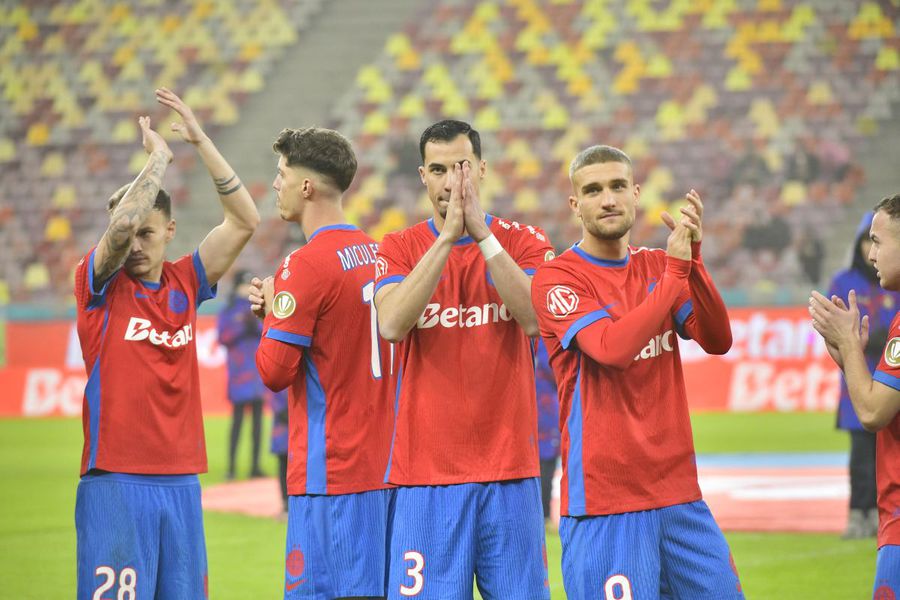 Football players from FCSB // PHOTO: GSP.ro FCSB, capitulation or superstition?