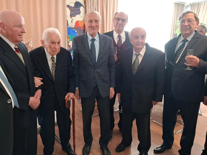 Niculae Ionescu-Galbeni, between Gavril Dejeu and Emil Constantinescu PHOTO: FB/ People of Coposu