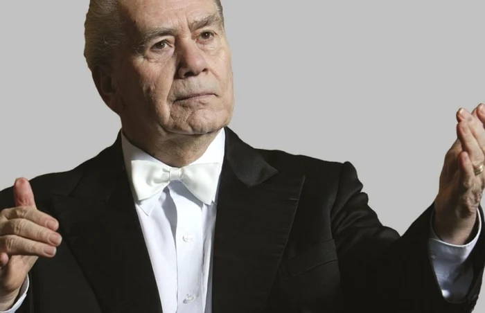 Dirijorul Constantin Marin a început să cânte în corul satului FOTO: Arhivă
