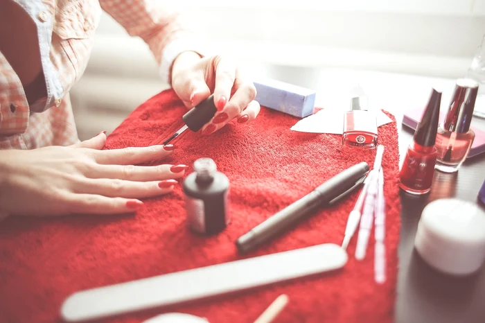 woman doing her nails