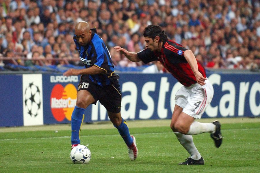 Stephane Dalmat, in the Inter jersey, in a duel with the Milanese Kaladze / Photo: Imago Zelenskiy's enemy decided on peace with Vladimir Putin: