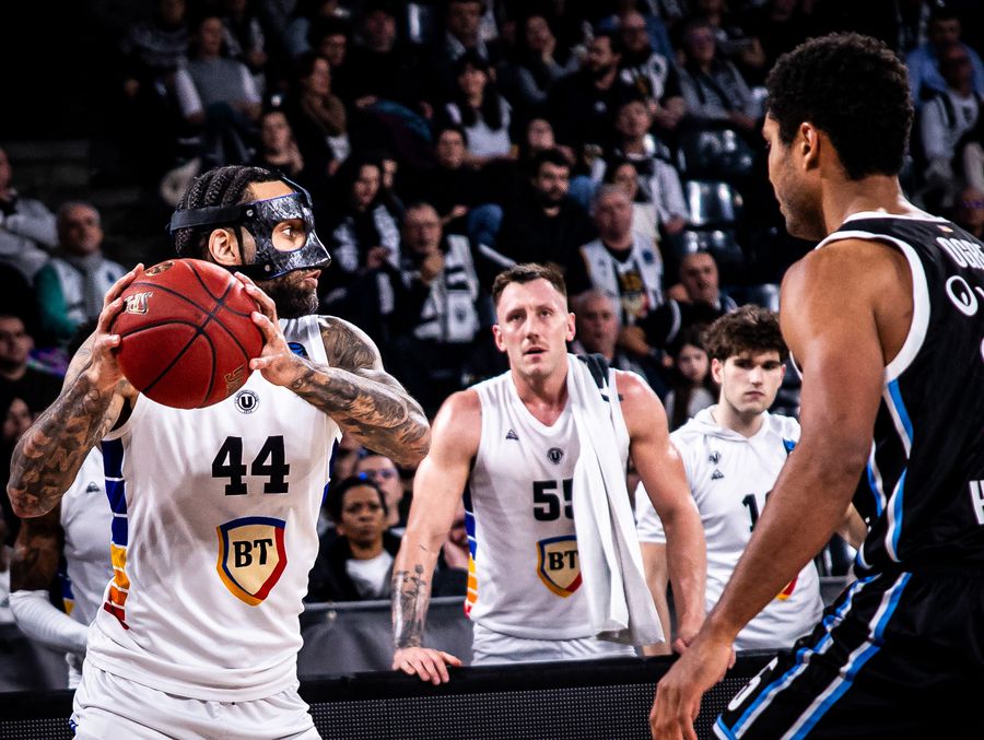 Selected in the NBA by Michael Jordan, the U-BT Cluj-Napoca player remembered his first meeting with the Chicago Bulls legend: 