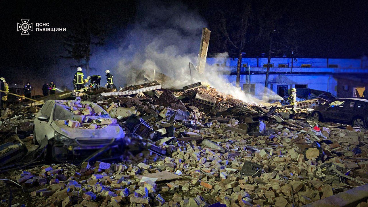 A gas explosion occurred at a service station in the Lviv region. A two-story building was destroyed, a man was killed. Photo photo 3