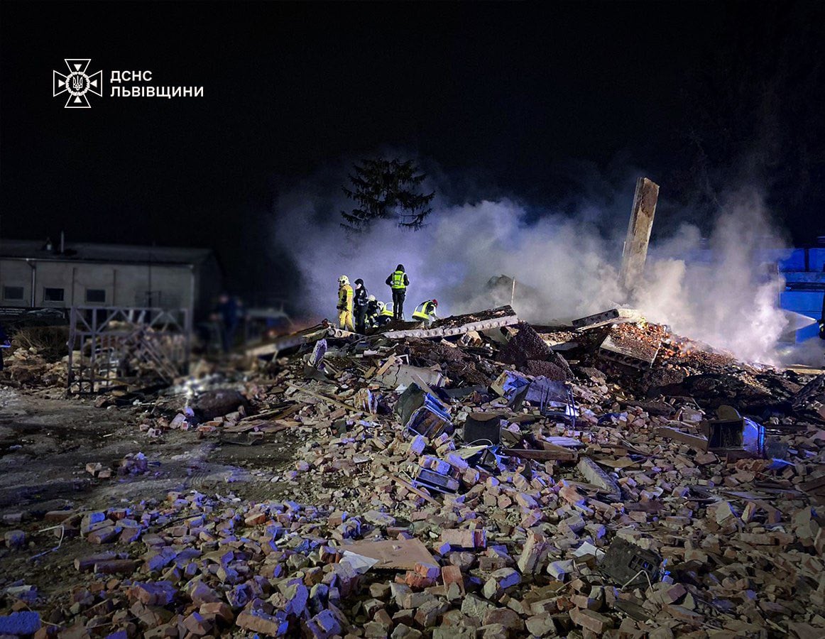 A gas explosion occurred at a service station in the Lviv region. A two-story building was destroyed, a man was killed. Photo photo 1