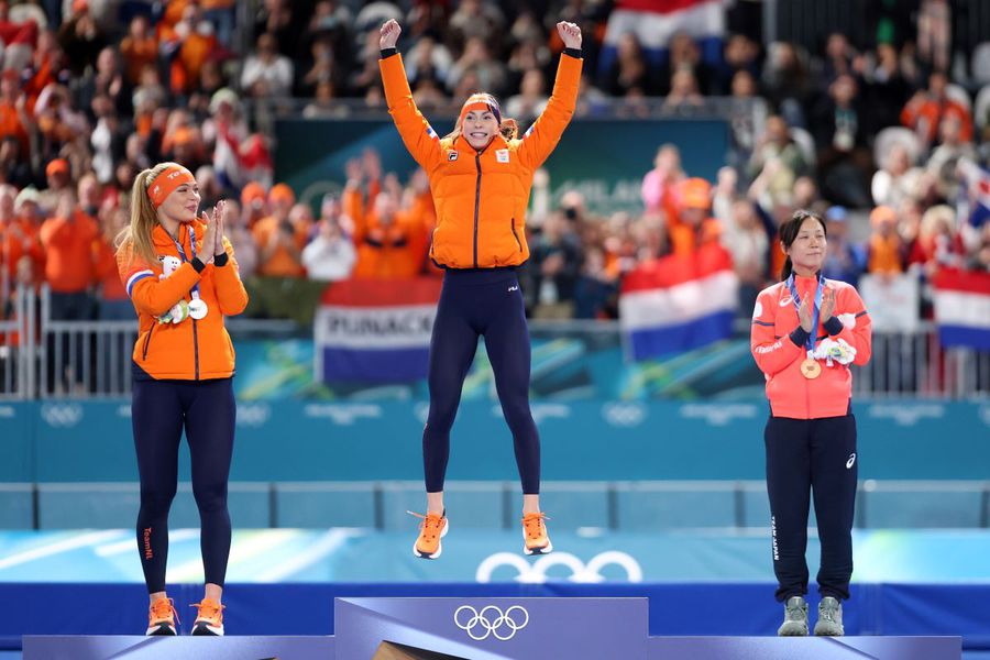 Olympic 500m champion Femke Kok on the podium between Jutta Leerdam and Miho Takagi Photo: Guliver/GettyImages Dutch rematch on ice in Milan Cortina » Femke Kok triumphed in the 500 m with an Olympic record in front of Jutta Leerdam