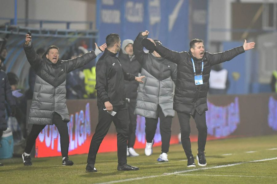Ianis Zicu made a show at the press conference: 