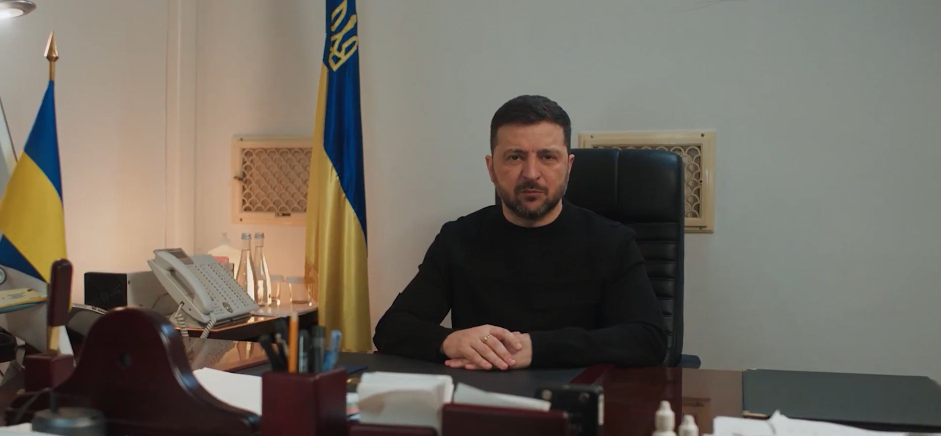 Volodymyr Zelensky in his office in the shelter 