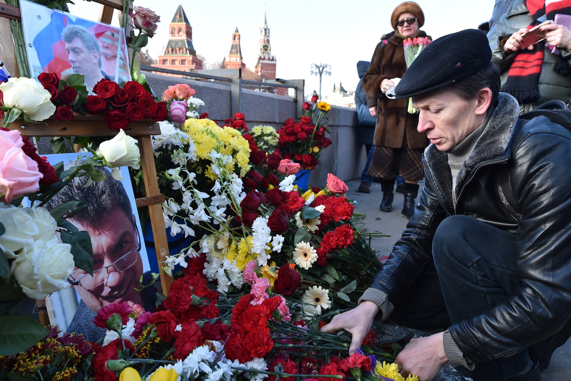 Residents of Moscow commemorate the murdered Boris Nemtsov on the anniversary of his death, 2016.