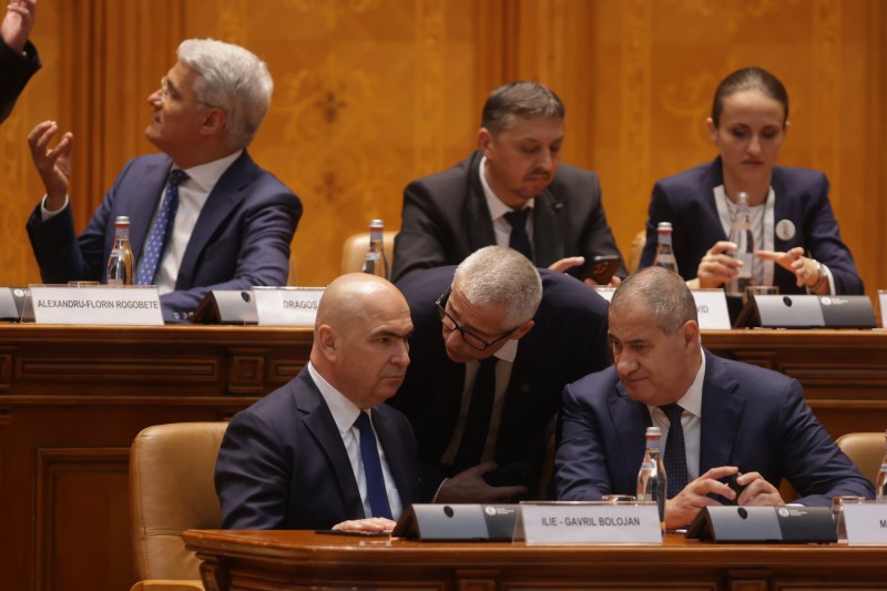 The first test of the year in Parliament for the governing coalition: 3 simple motions / USR called a PSD minister to give explanations 