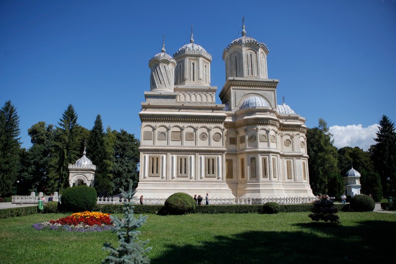 Archimandrite Climent Haralamb, who served for seven decades at the Curtea de Argeş Monastery, died at the age of 102